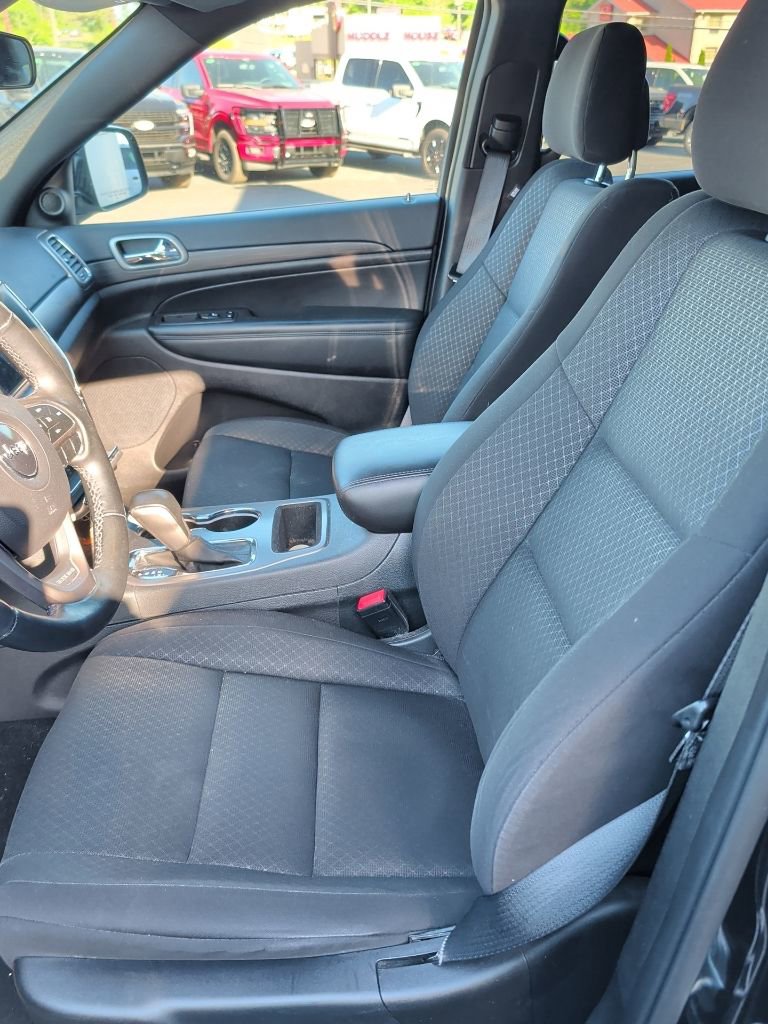Used 2021 Jeep Grand Cherokee Laredo w/ Security & Convenience Group AWD/4WD image 7