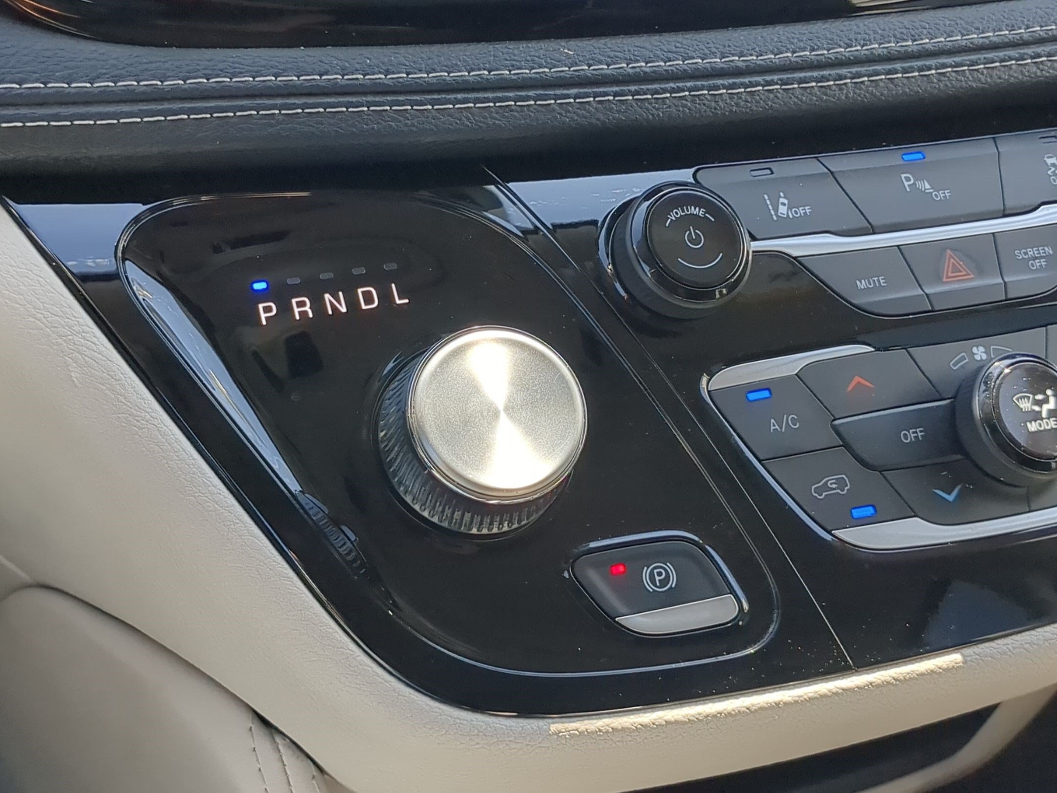 Used 2023 Chrysler Pacifica Limited FWD image 28