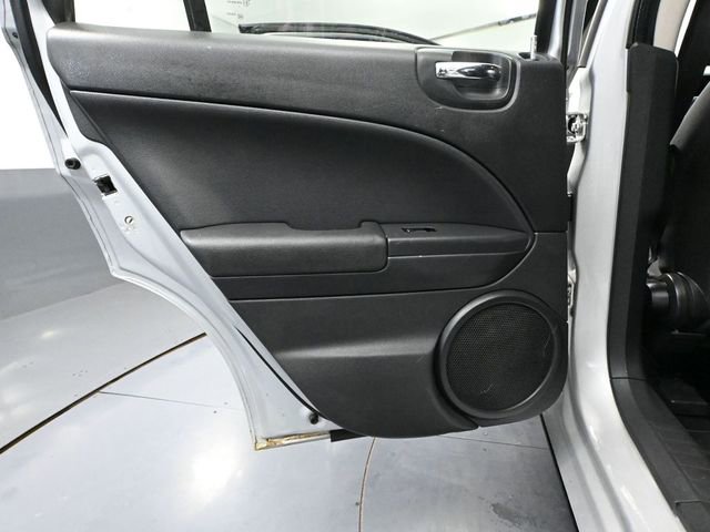 Used 2012 Dodge Caliber SXT image 28