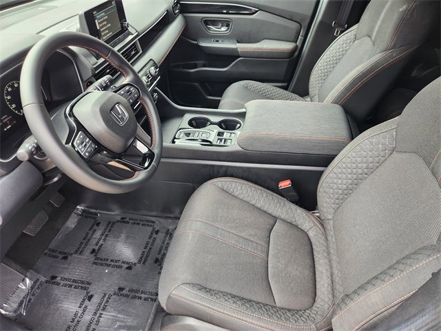 Used 2025 Honda Pilot Sport image 3