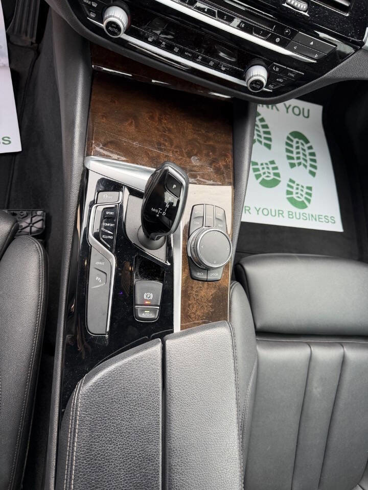 Used 2019 BMW 530e w/ Convenience Package image 14