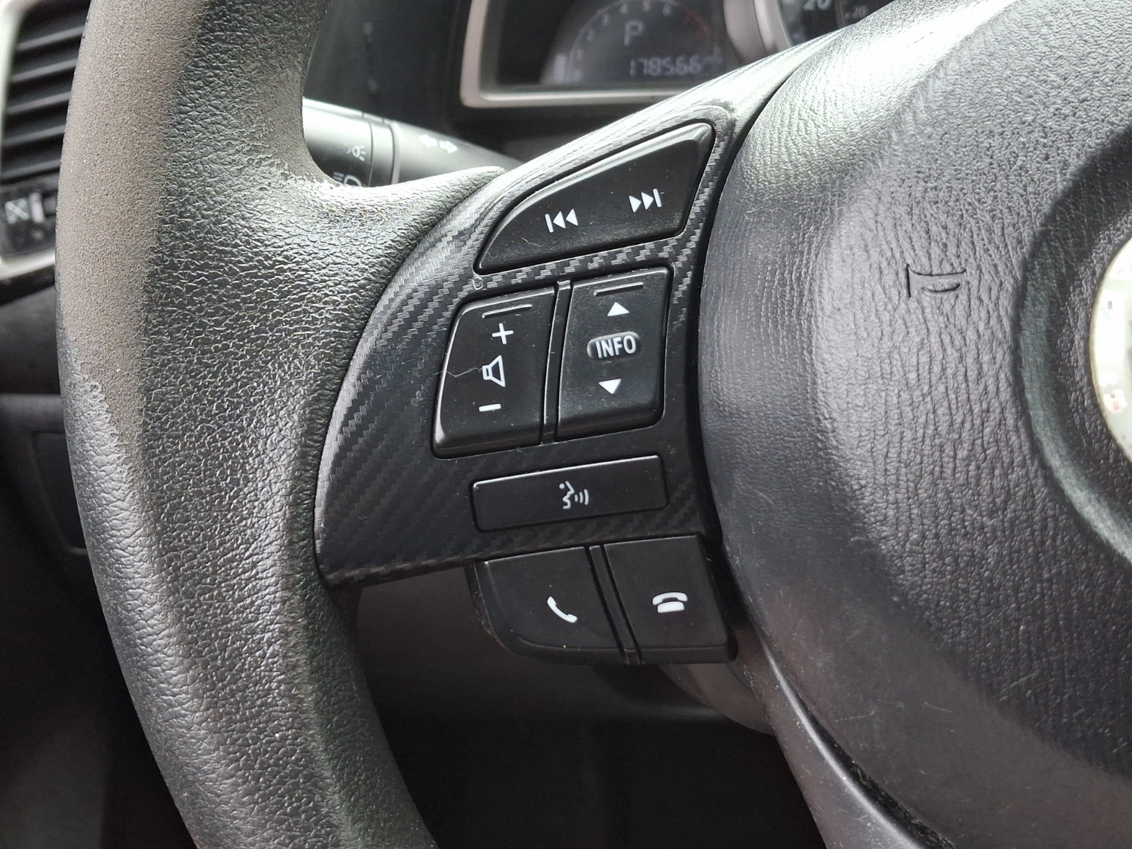 Used 2015 MAZDA MAZDA3 i Sport FWD image 19