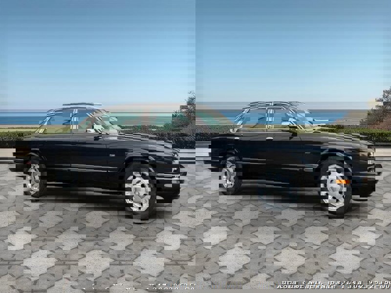 Used 1999 Jaguar XJ8 L image 2