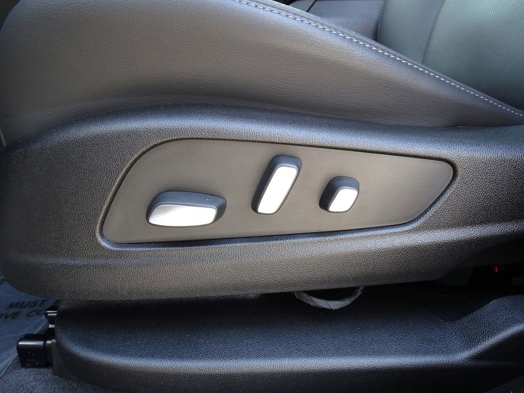 Certified 2025 Cadillac XT6 Premium Luxury image 9