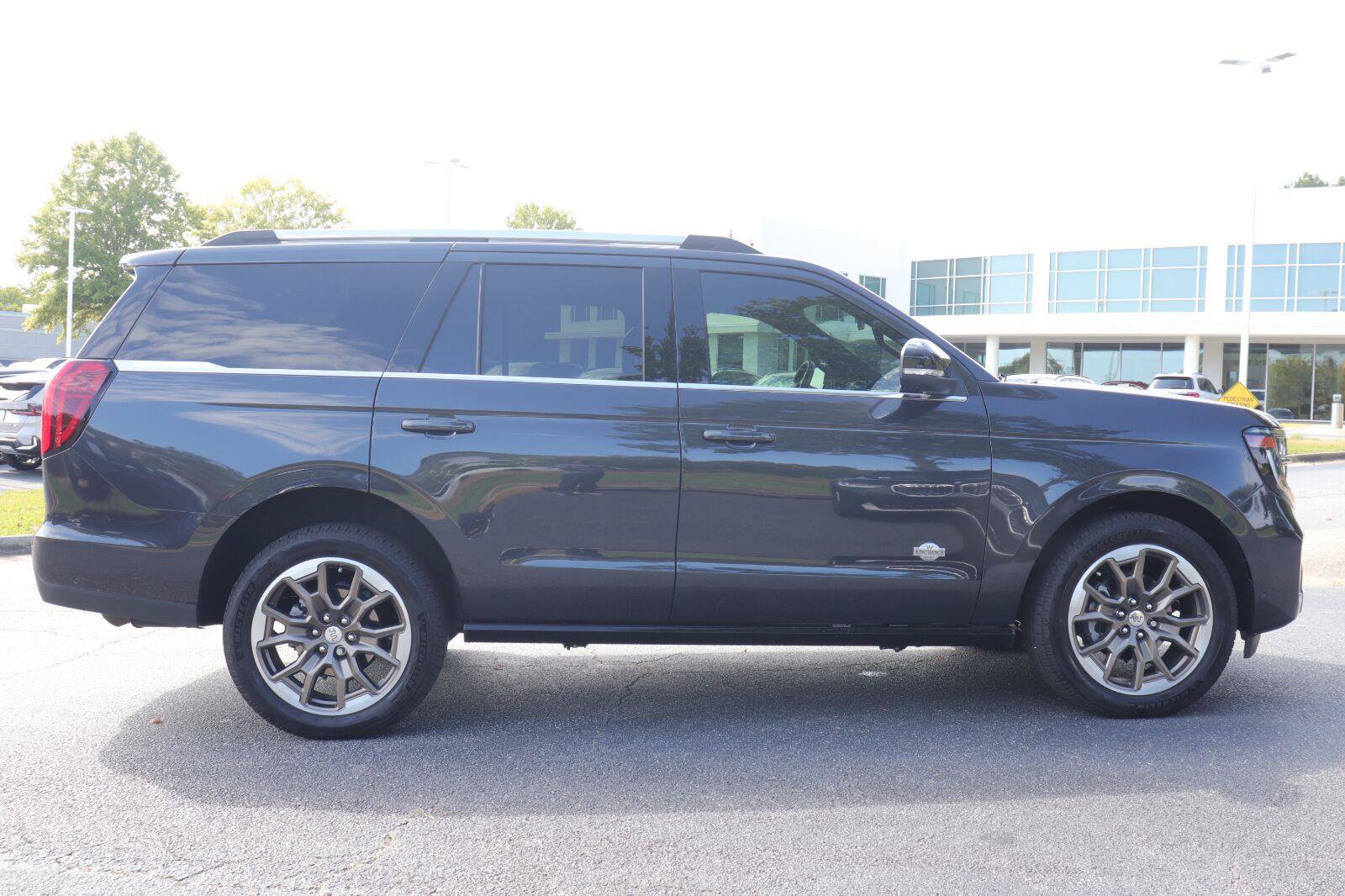 Used 2025 Ford Expedition King Ranch AWD/4WD image 7