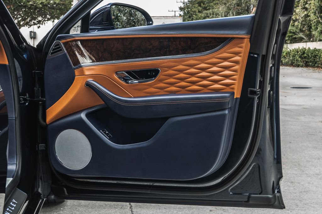 Used 2022 Bentley Flying Spur V8 image 31