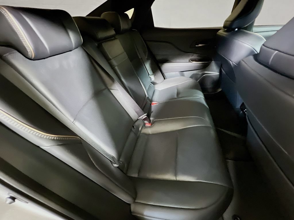 Certified 2025 Toyota Crown Platinum w/ Carpet Mat Package (TMS) AWD/4WD image 22