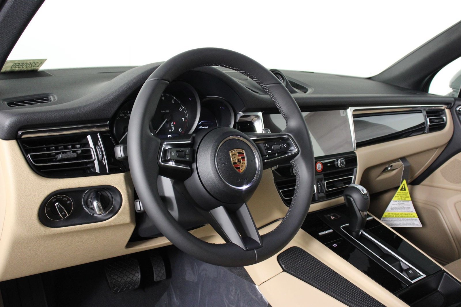 New 2026 Porsche Macan AWD/4WD image 4