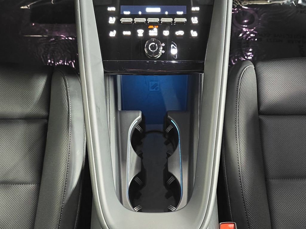 Certified 2025 Porsche Macan Turbo Electric AWD/4WD image 20