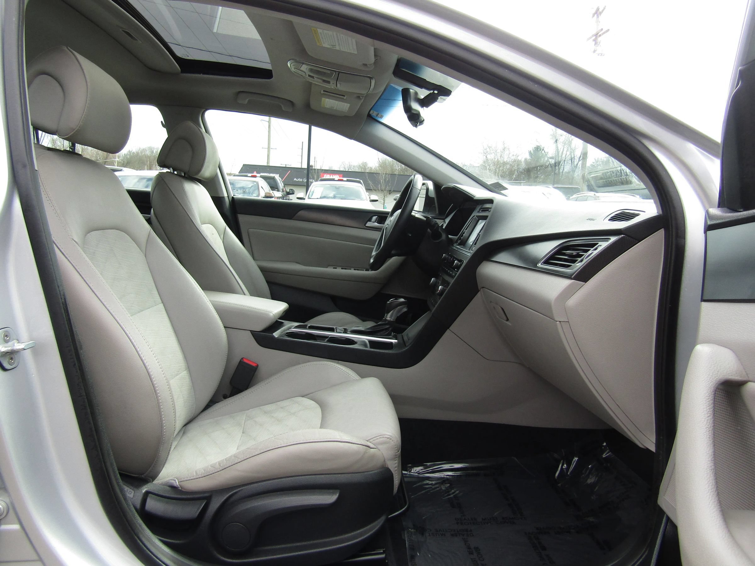 Used 2016 Hyundai Sonata Sport w/ Option Group 1V FWD image 13
