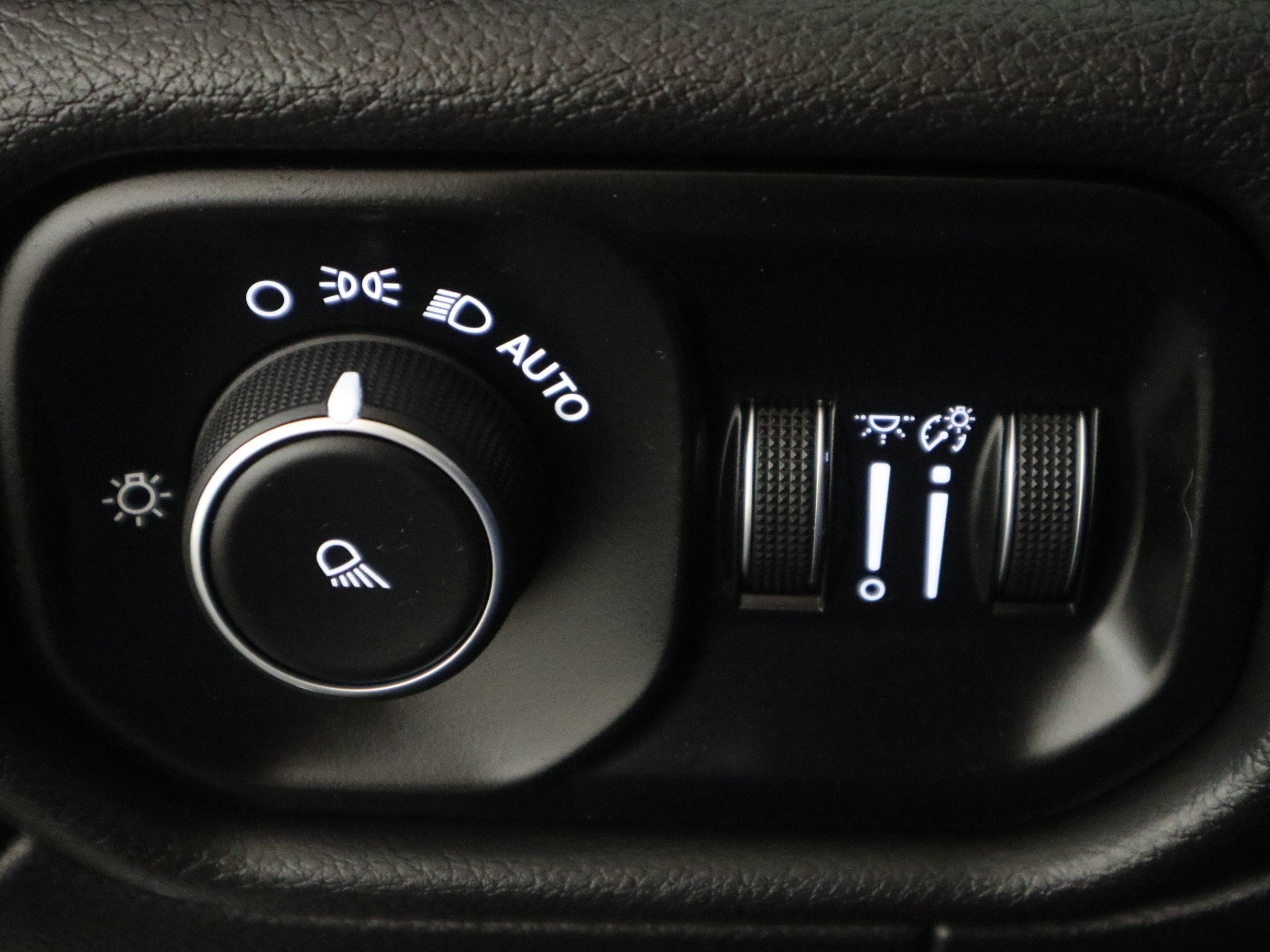 Used 2020 RAM 2500 Tradesman w/ Safety Group image 32