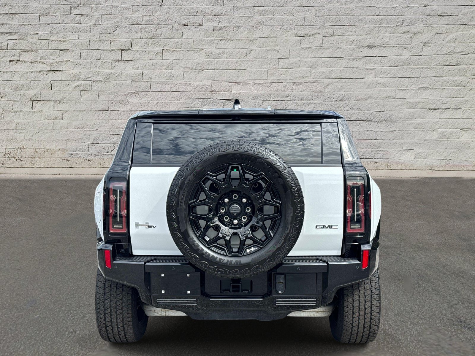 Used 2025 GMC Hummer EV 2X AWD/4WD image 4