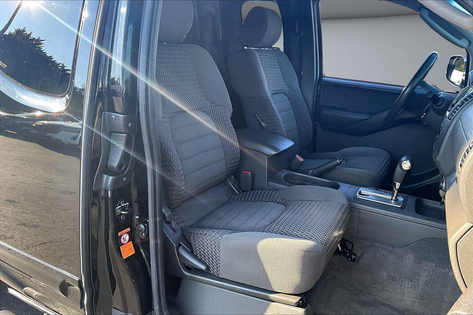 Used 2005 Nissan Frontier LE AWD/4WD image 26