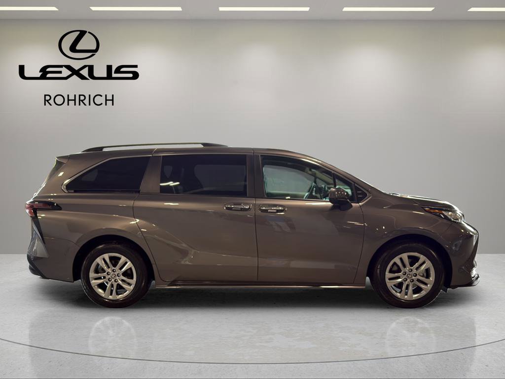 Used 2023 Toyota Sienna XLE w/ XLE Plus Package image 5