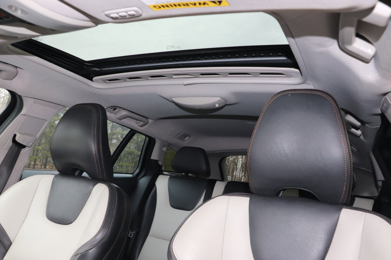 Used 2017 Volvo V60 T5 Cross Country w/ Climate Package image 26