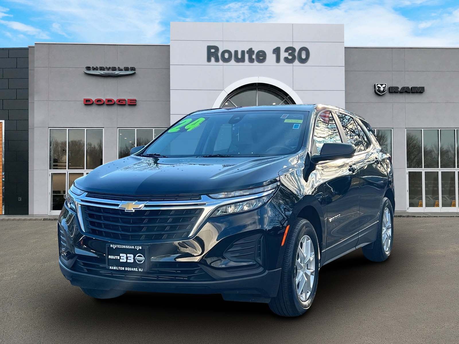 Used 2024 Chevrolet Equinox LS w/ LS Convenience Package FWD image 2