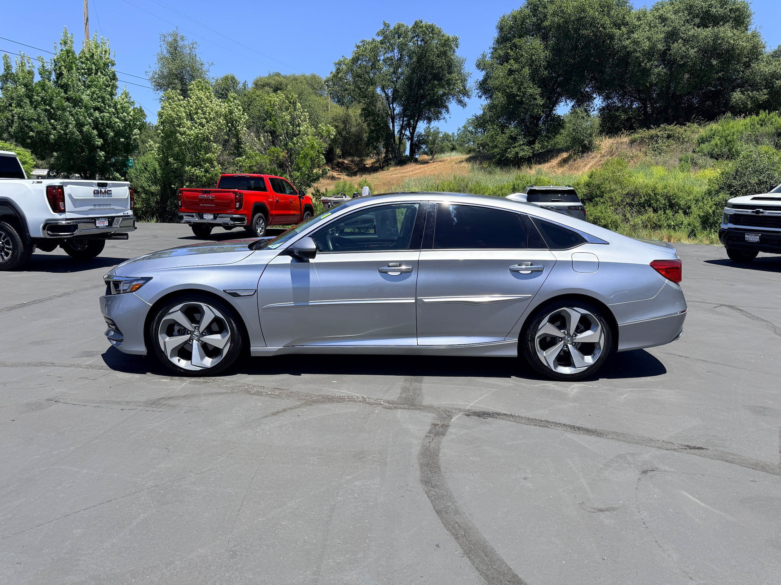 Used 2018 Honda Accord Touring image 1