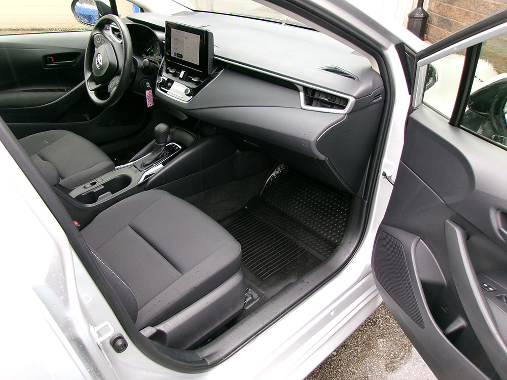 Used 2024 Toyota Corolla LE AWD/4WD image 8