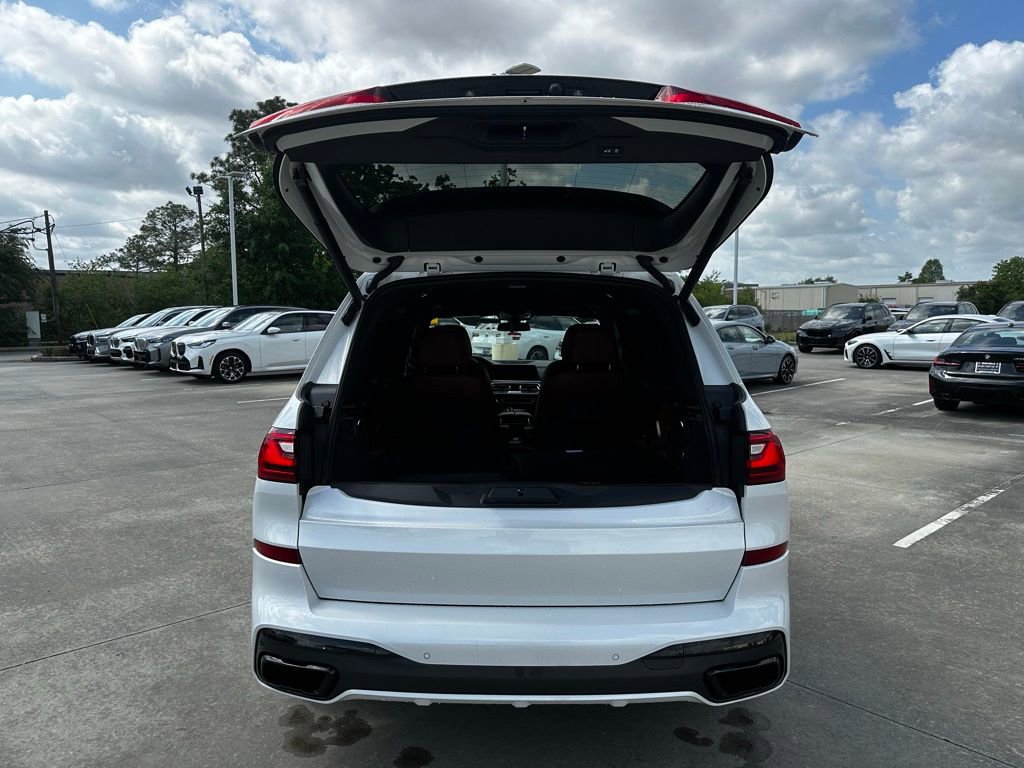 Used 2020 BMW X7 M50i image 27