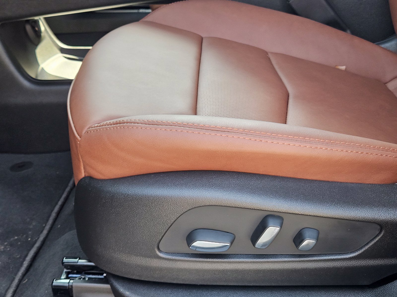 New 2026 Cadillac XT5 Premium Luxury w/ Driver Assist Package FWD image 17