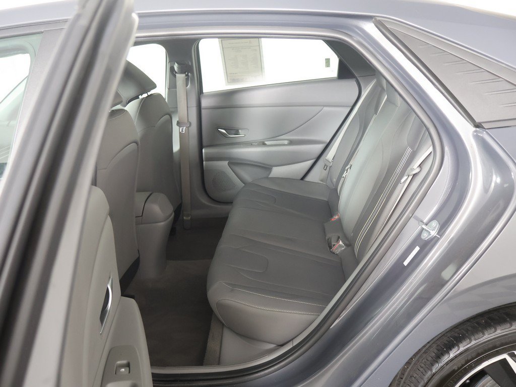 Used 2023 Hyundai Elantra SEL w/ Convenience Package FWD image 31