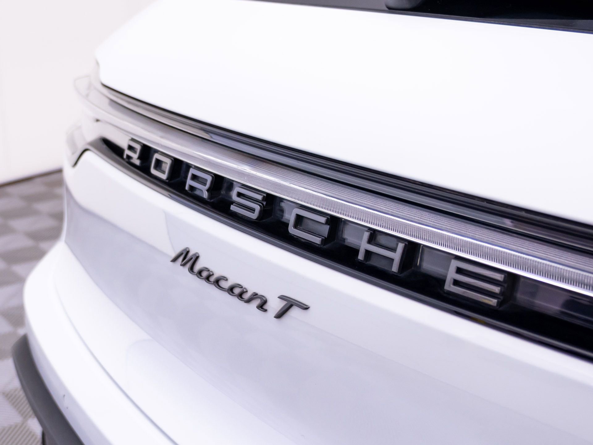 Certified 2023 Porsche Macan Turbo image 34