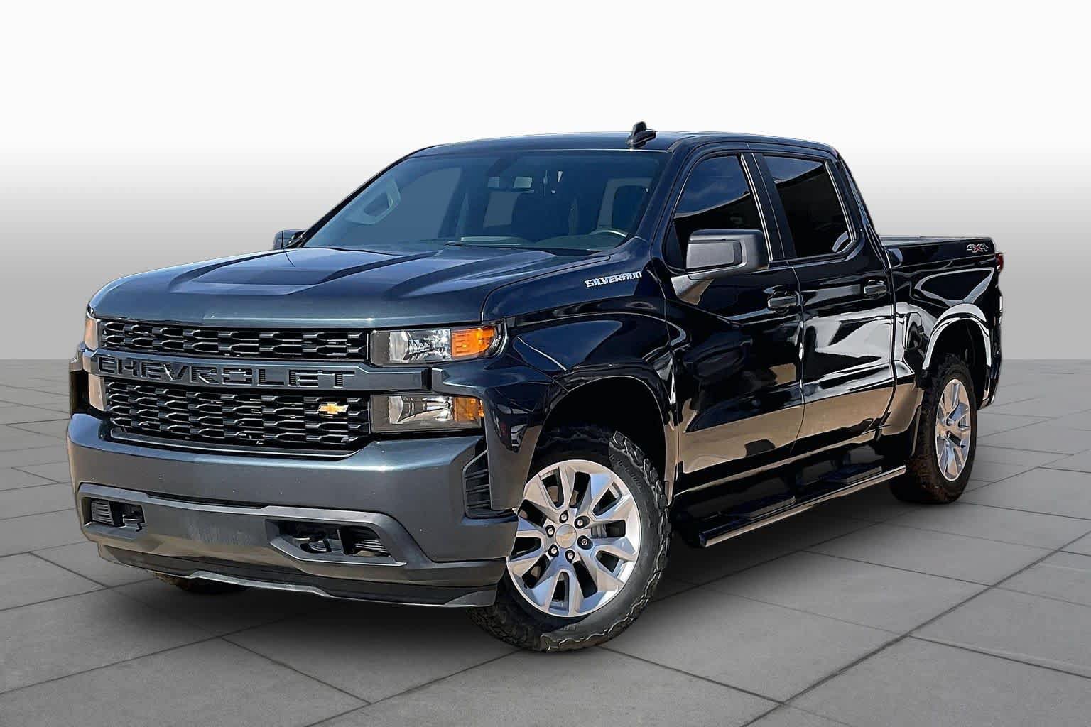 Used 2020 Chevrolet Silverado 1500 Custom w/ Custom Value Package AWD/4WD image 3