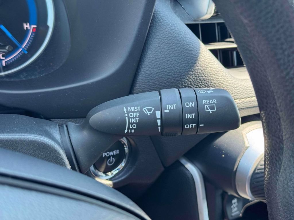Used 2025 Toyota RAV4 XLE AWD/4WD image 26
