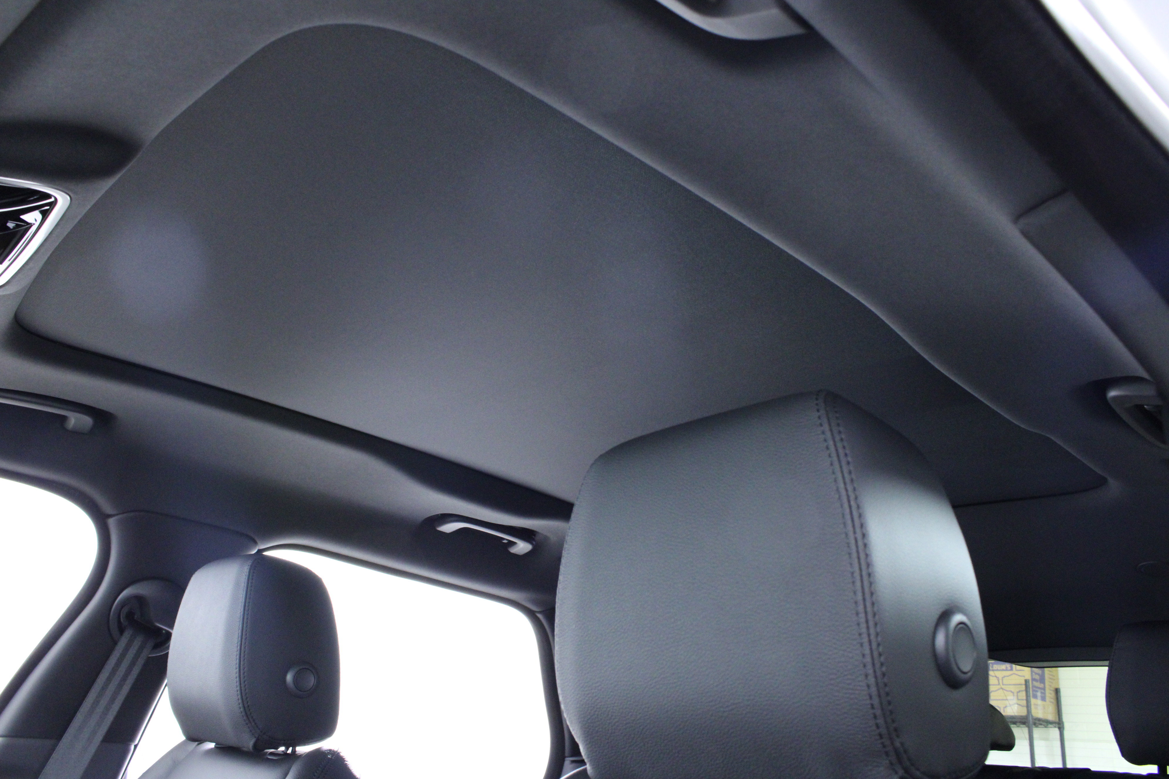 New 2026 Land Rover Range Rover Velar Dynamic SE image 23