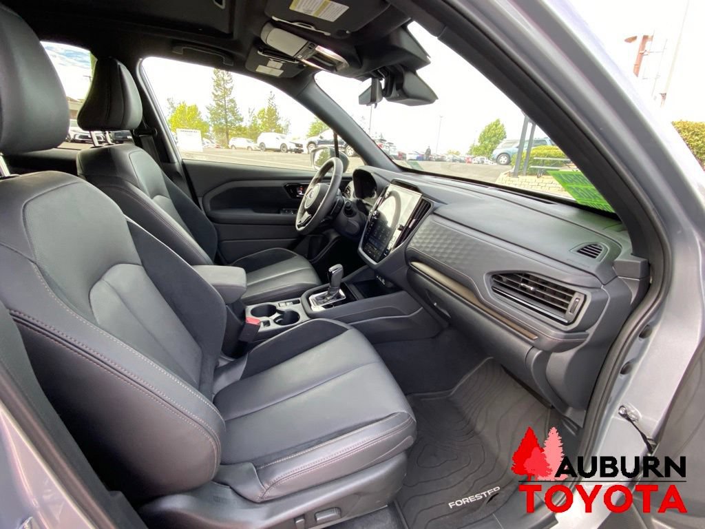 Used 2025 Subaru Forester Touring AWD/4WD image 16