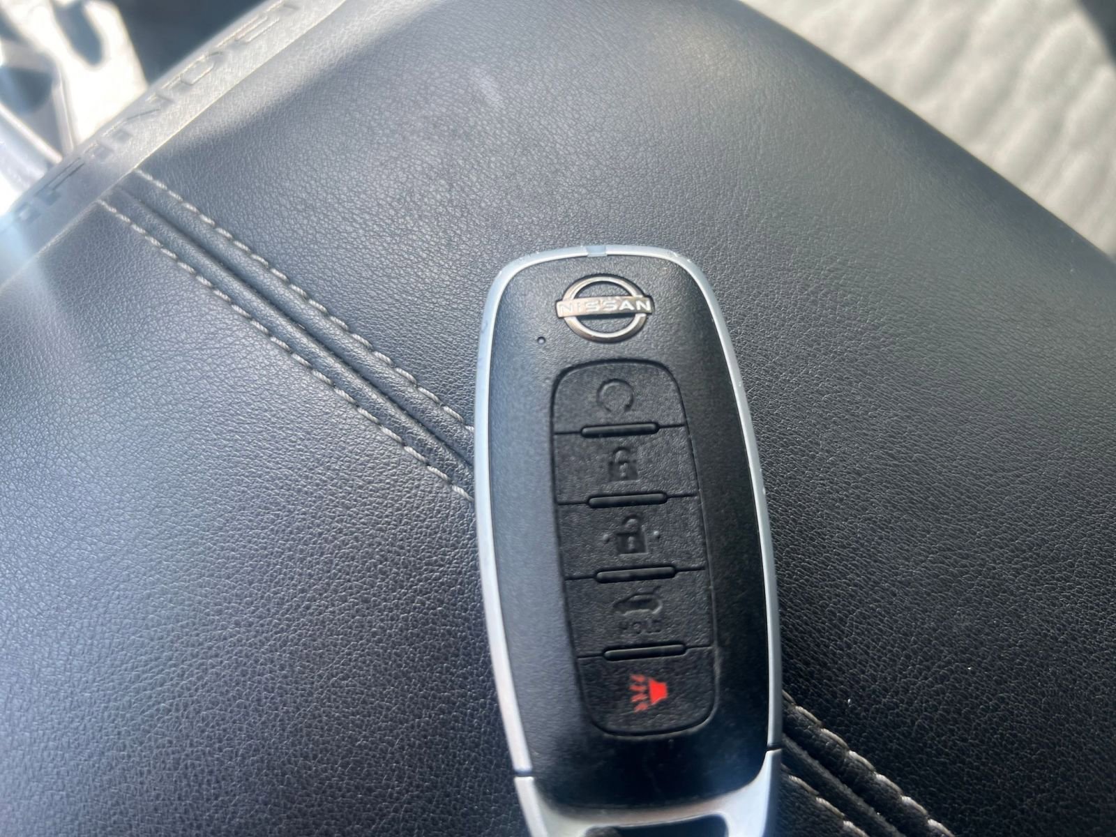 Used 2025 Nissan Pathfinder SV FWD image 24
