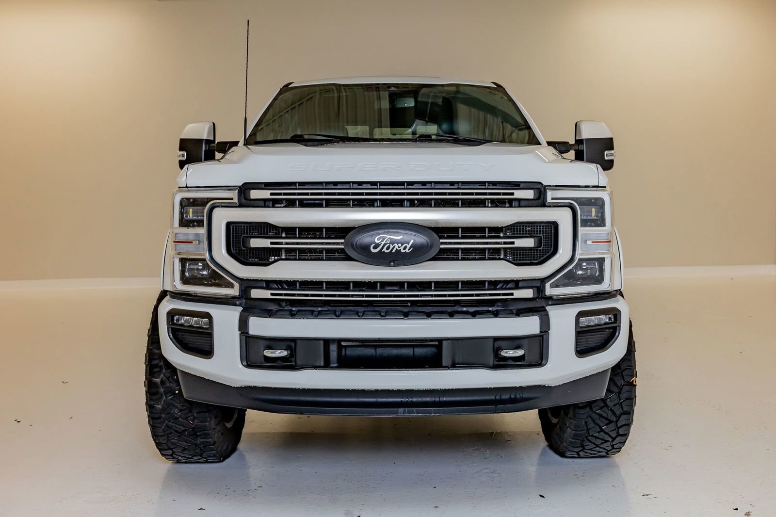 Used 2022 Ford F250 Platinum w/ FX4 Off-Road Package AWD/4WD image 2