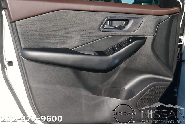 Used 2023 Nissan Rogue S image 10