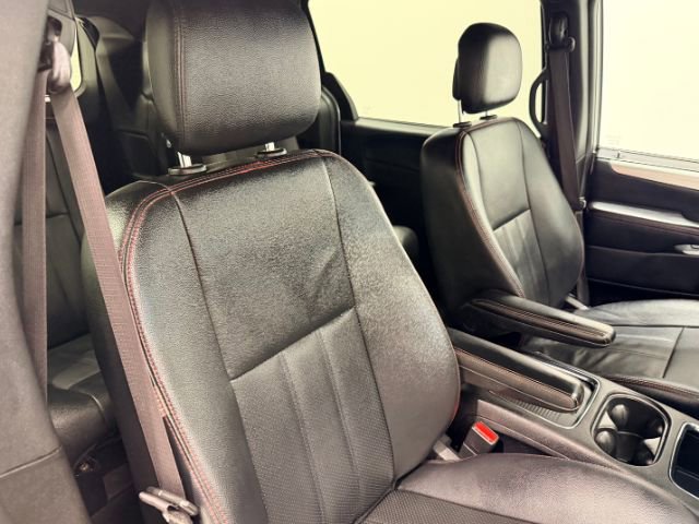 Used 2016 Dodge Grand Caravan R/T image 27