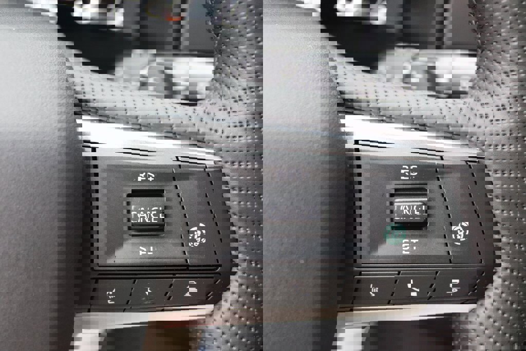 Used 2025 Mitsubishi Outlander SEL image 11