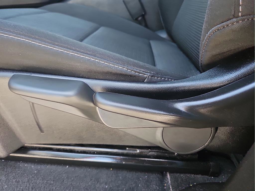 Used 2024 Chevrolet Colorado LT w/ LT Convenience Package RWD image 12