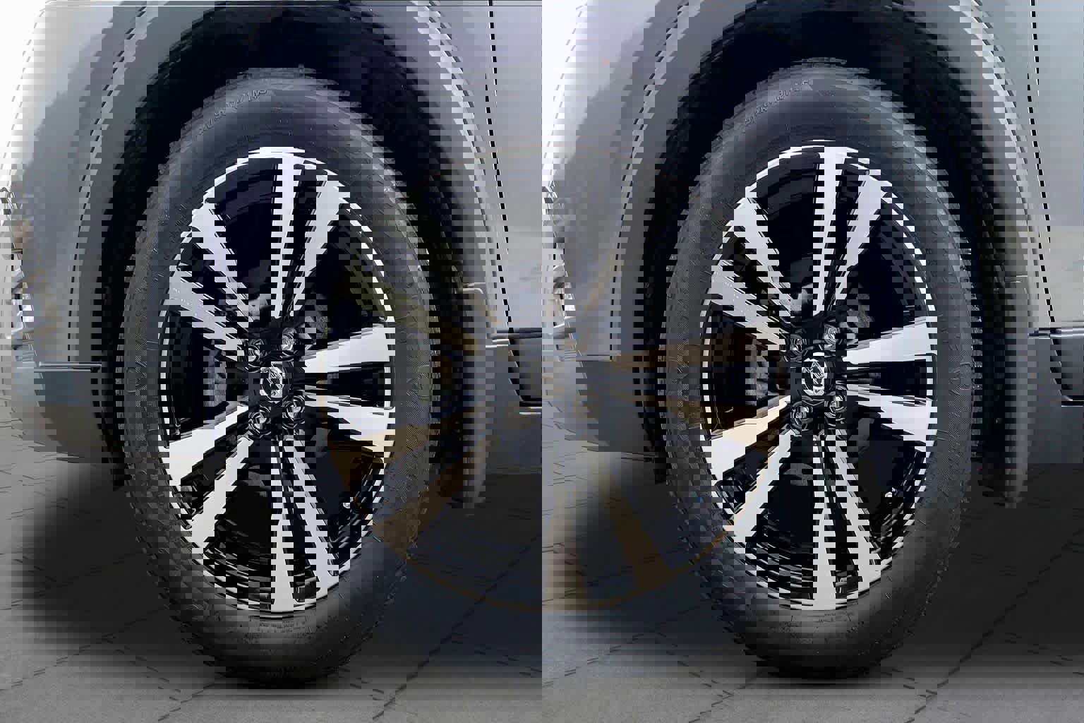 Used 2019 Nissan Kicks SR image 11