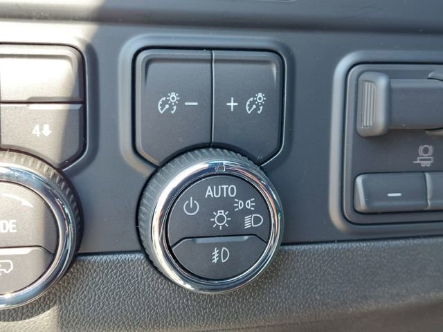 Used 2025 Chevrolet Tahoe High Country image 35