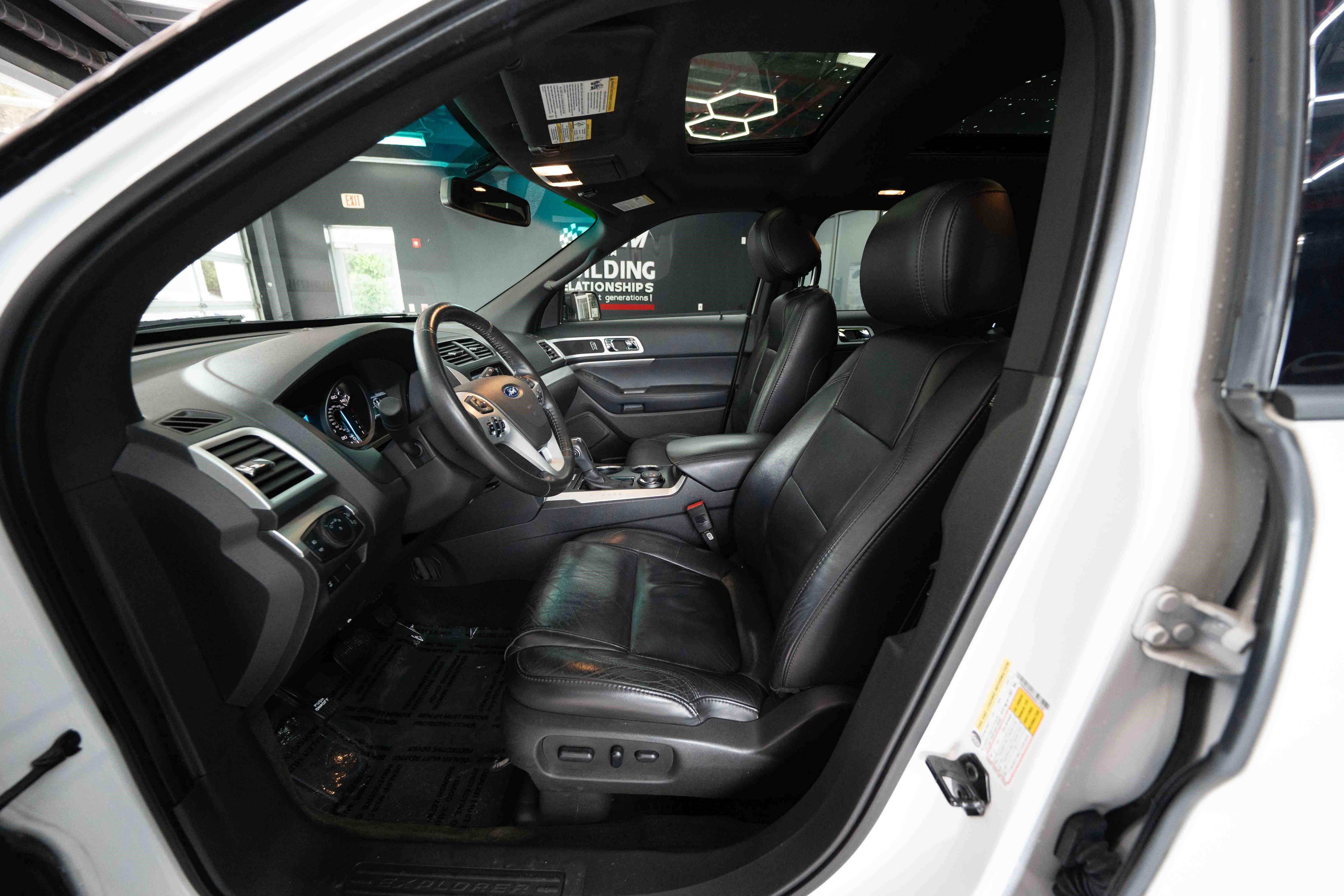Used 2013 Ford Explorer XLT image 9