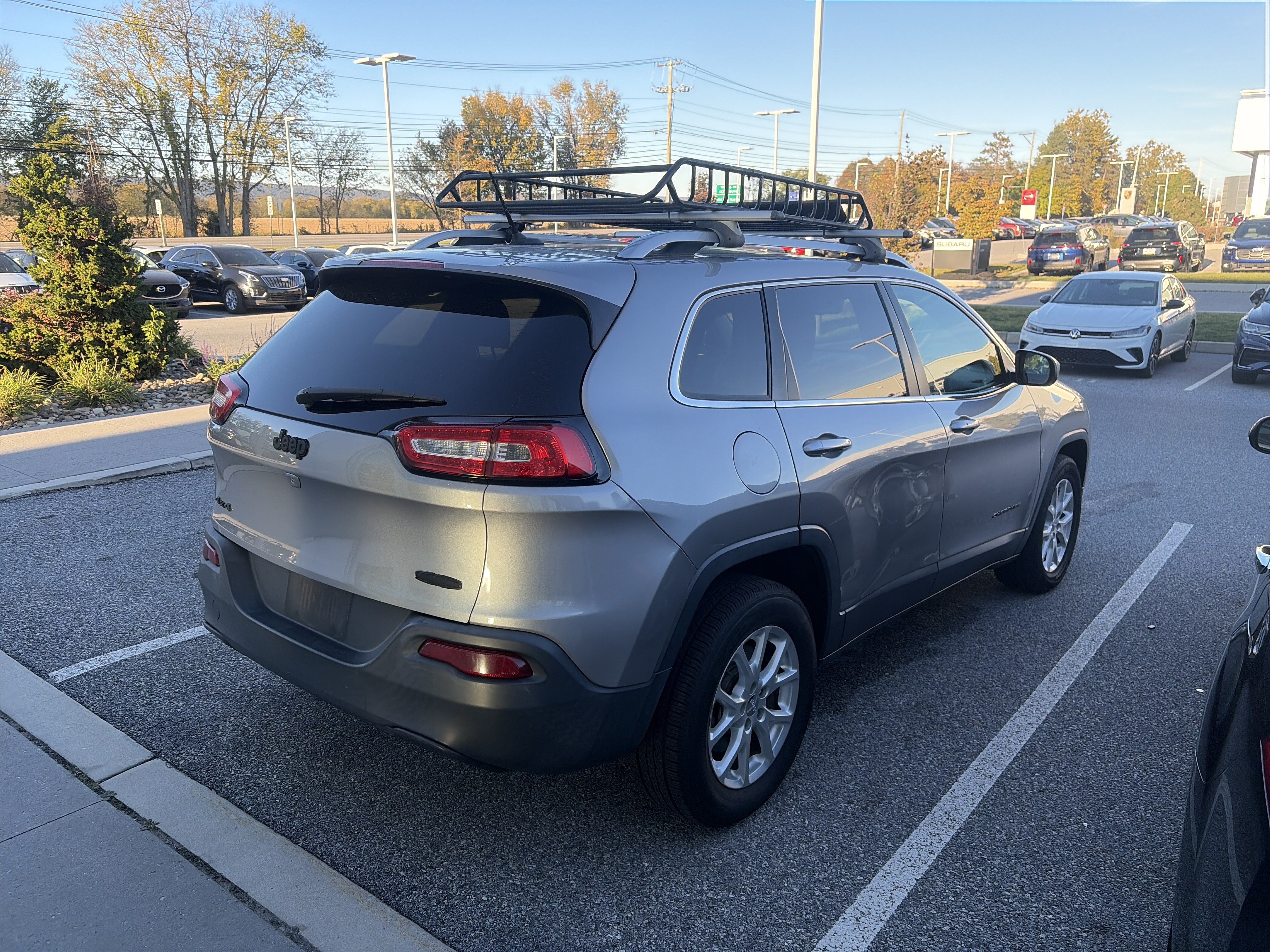 Used 2015 Jeep Cherokee Latitude w/ Comfort/Convenience Group AWD/4WD image 4