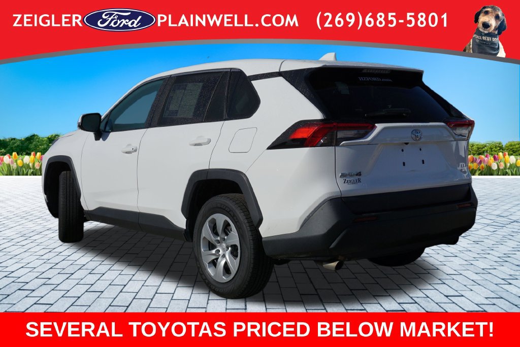 Used 2022 Toyota RAV4 LE AWD/4WD image 3