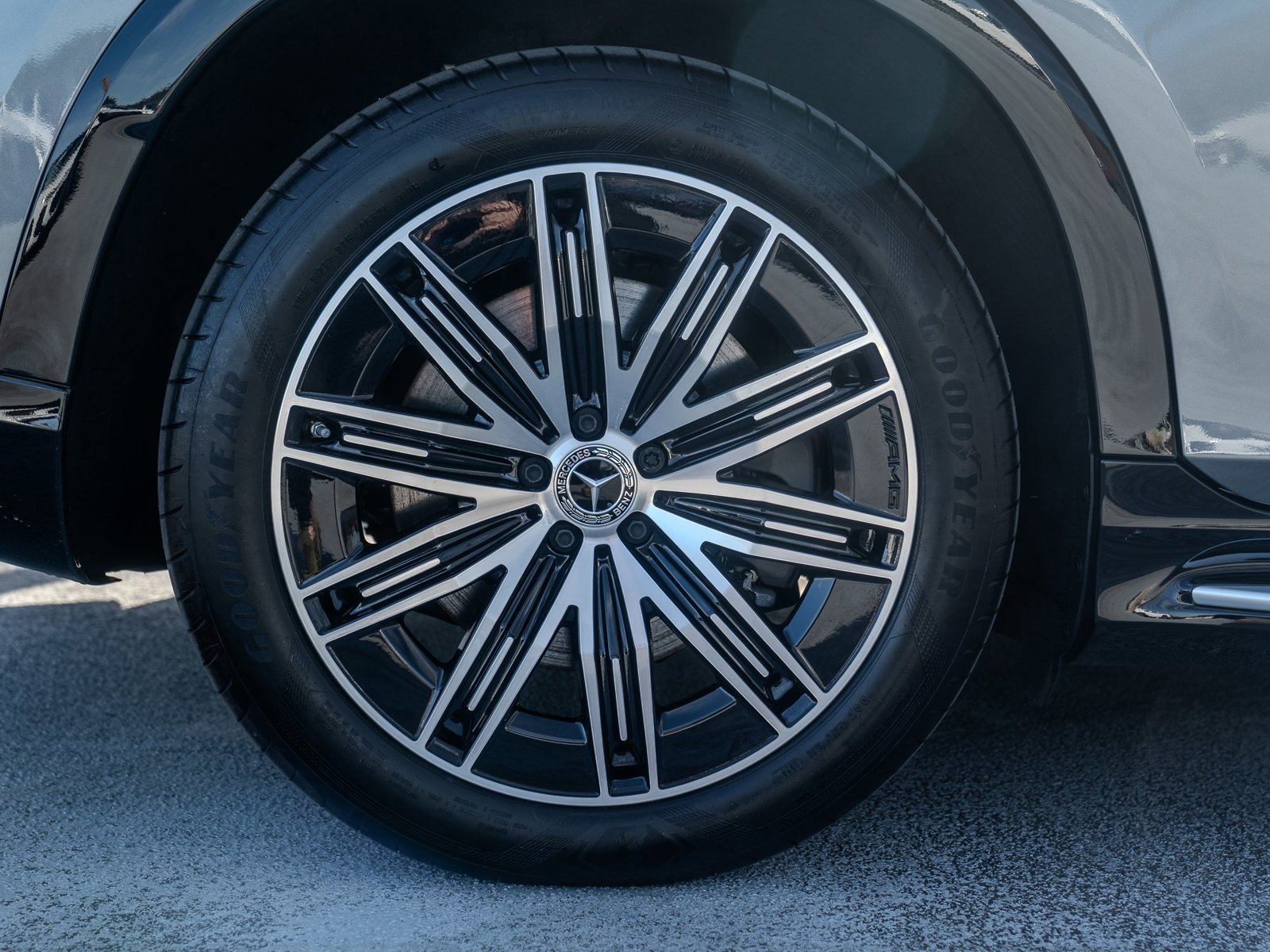 Used 2025 Mercedes-Benz EQS 580 4MATIC SUV image 16