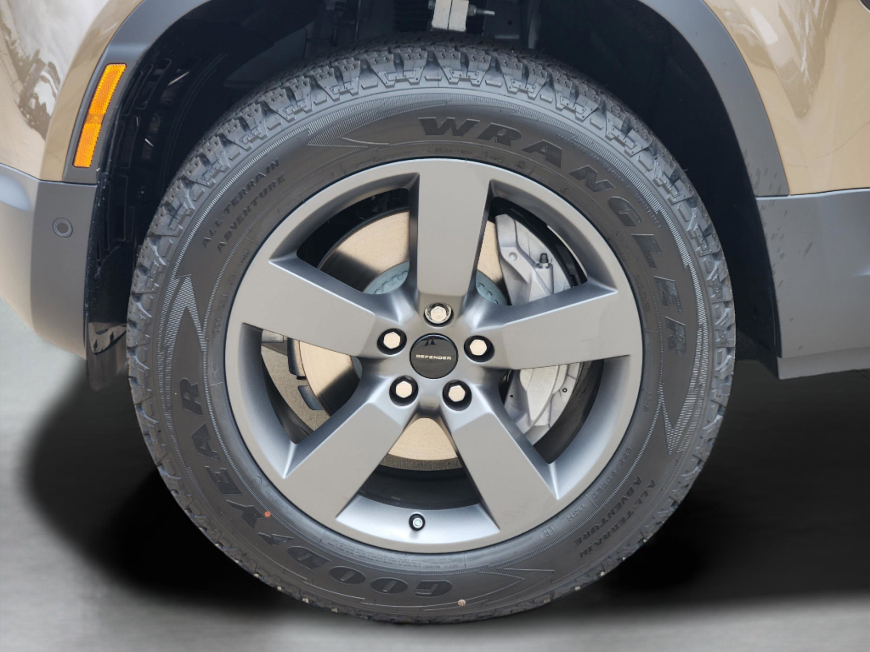 New 2026 Land Rover Defender 110 S AWD/4WD image 31