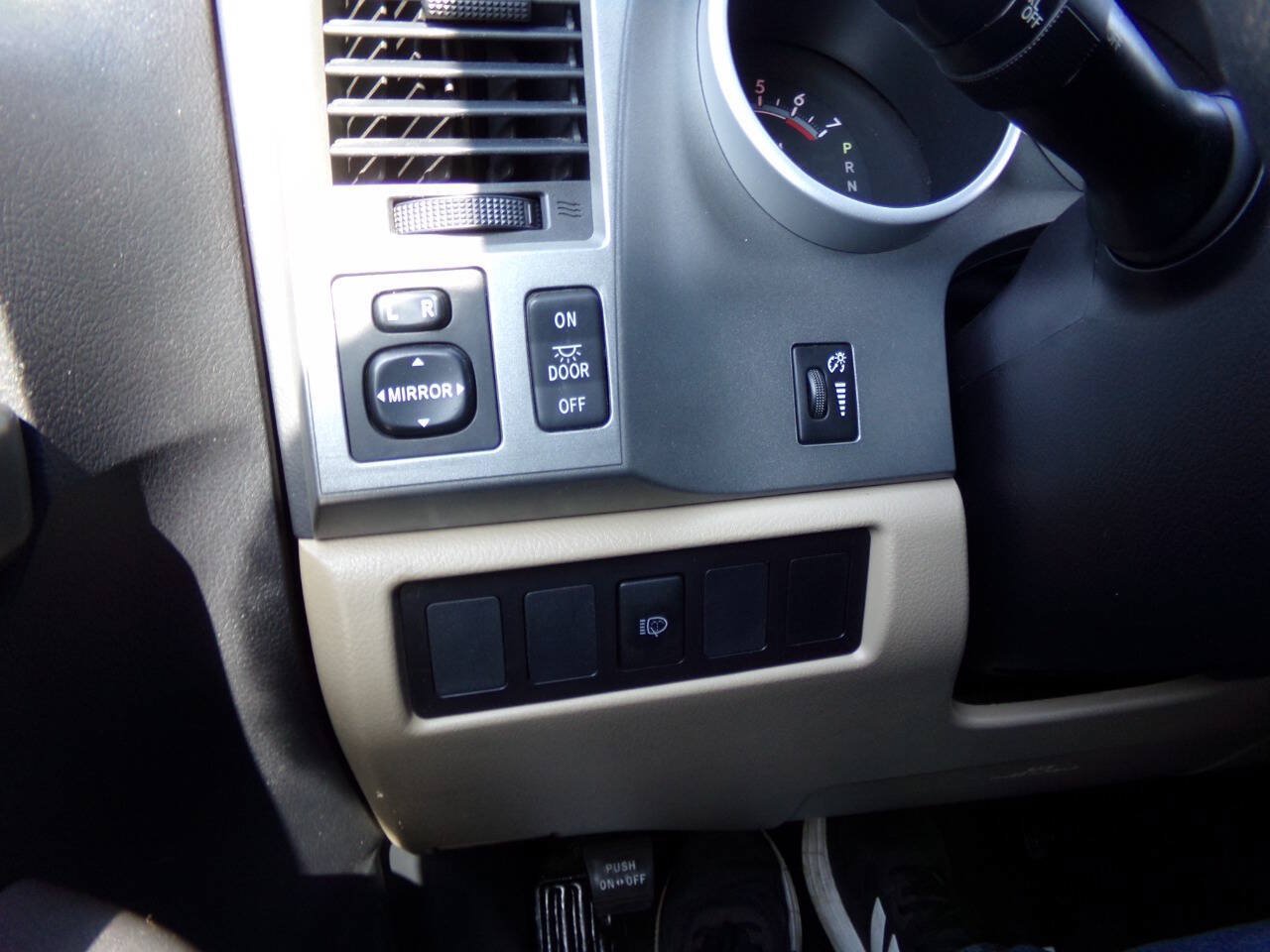 Used 2015 Toyota Sequoia SR5 w/ Premium Package AWD/4WD image 40