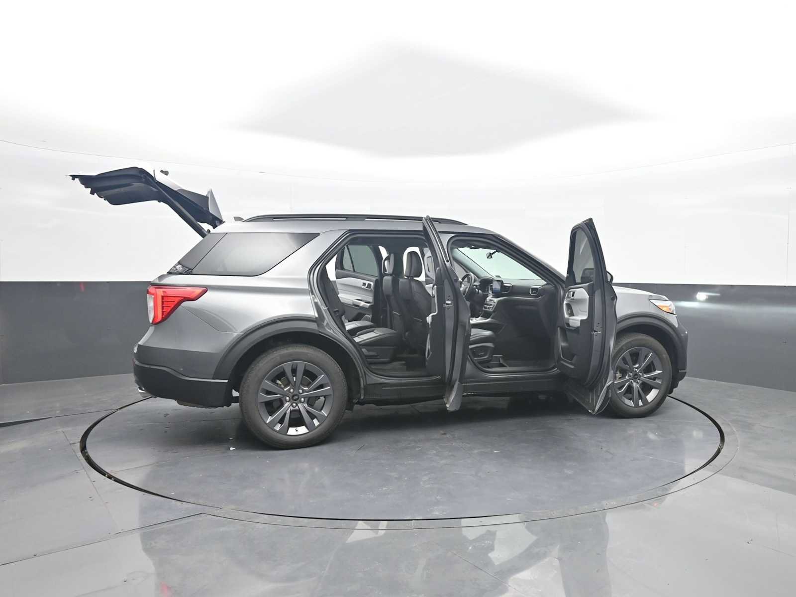 Used 2024 Ford Explorer XLT w/ Equipment Group 202A AWD/4WD image 54