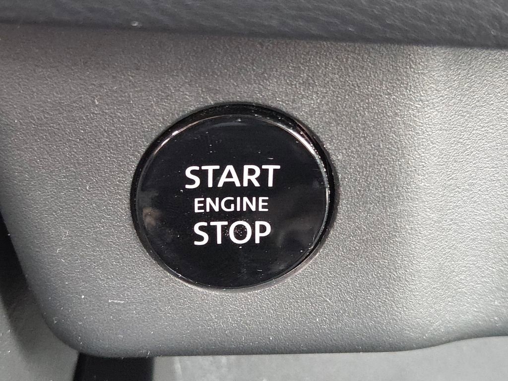 Used 2025 Nissan Rogue SV image 37