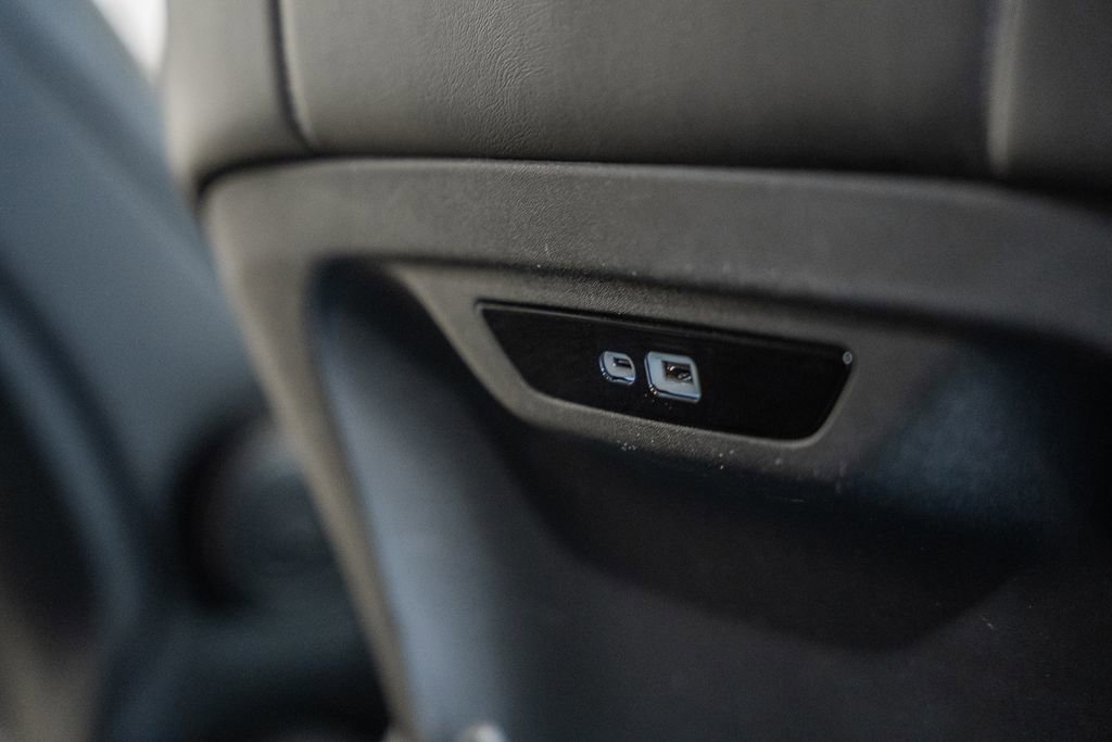 Used 2025 Chrysler Pacifica Select image 37