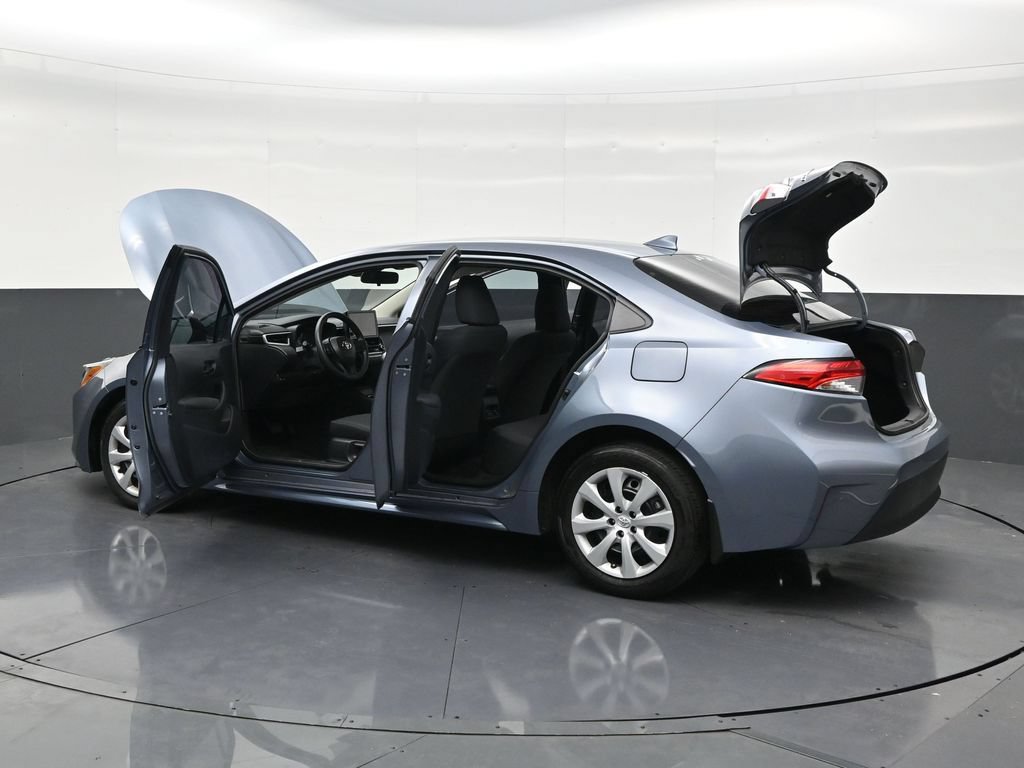 Used 2025 Toyota Corolla LE FWD image 30