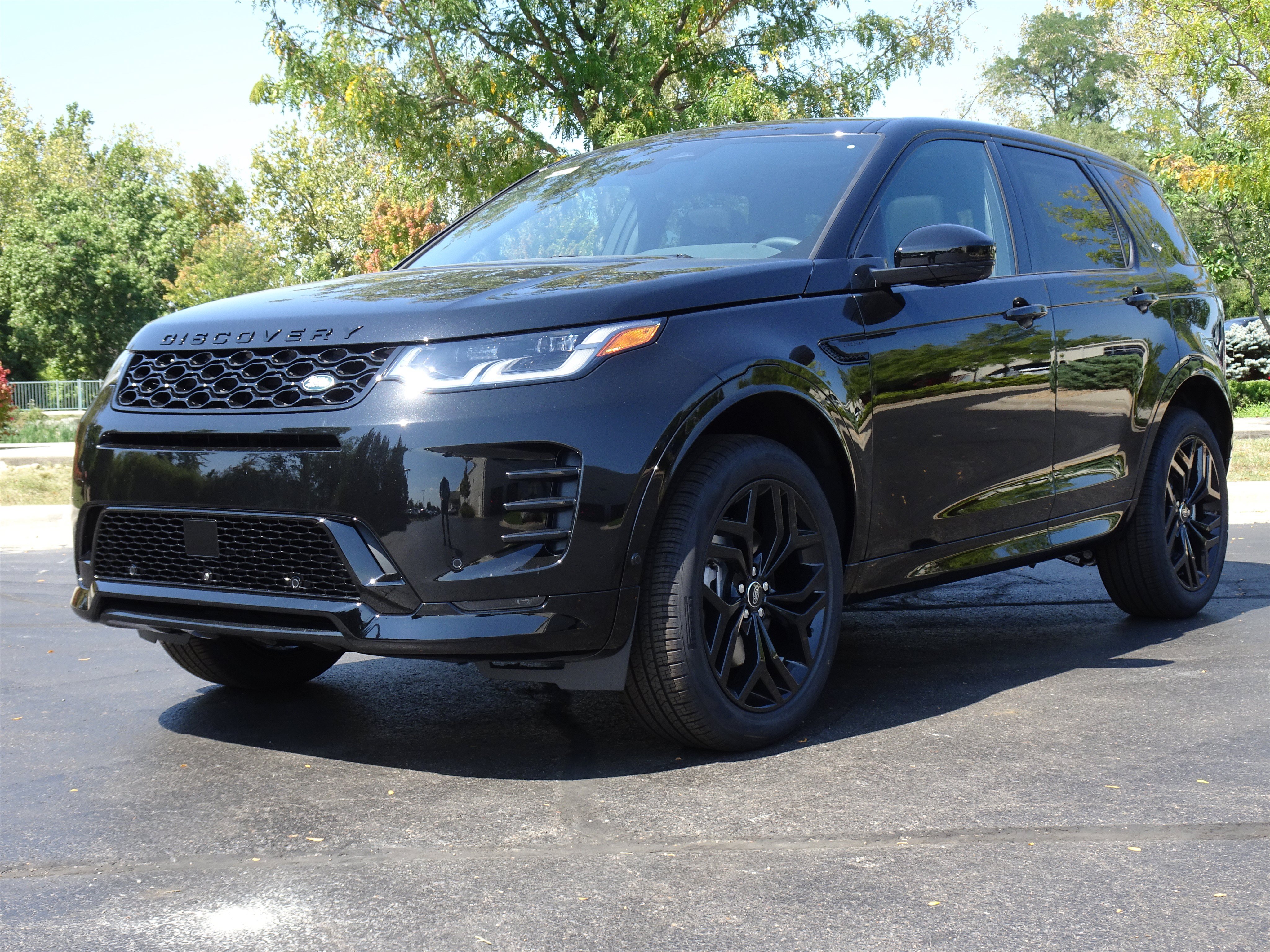 New 2026 Land Rover Discovery Sport Landmark AWD/4WD image 2