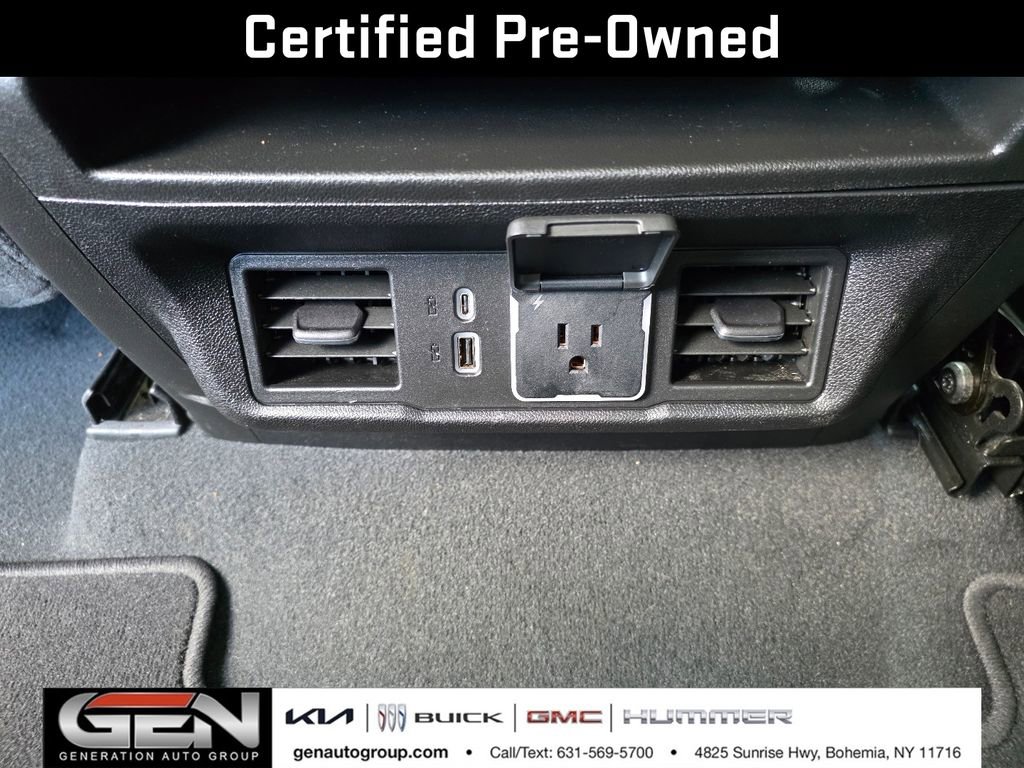 Certified 2025 GMC Sierra 1500 SLT image 18